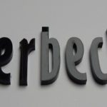 Profilbuchstaben und Logos aus Acrylglas und PVC
